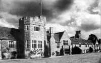 Rockingham Castle 1925.jpg (30372 bytes)